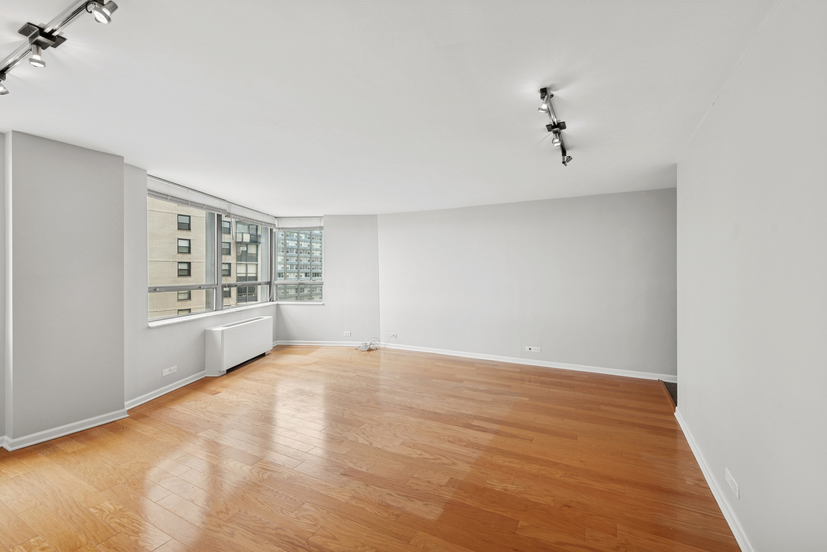 5701 N Sheridan Road Unit: 17E