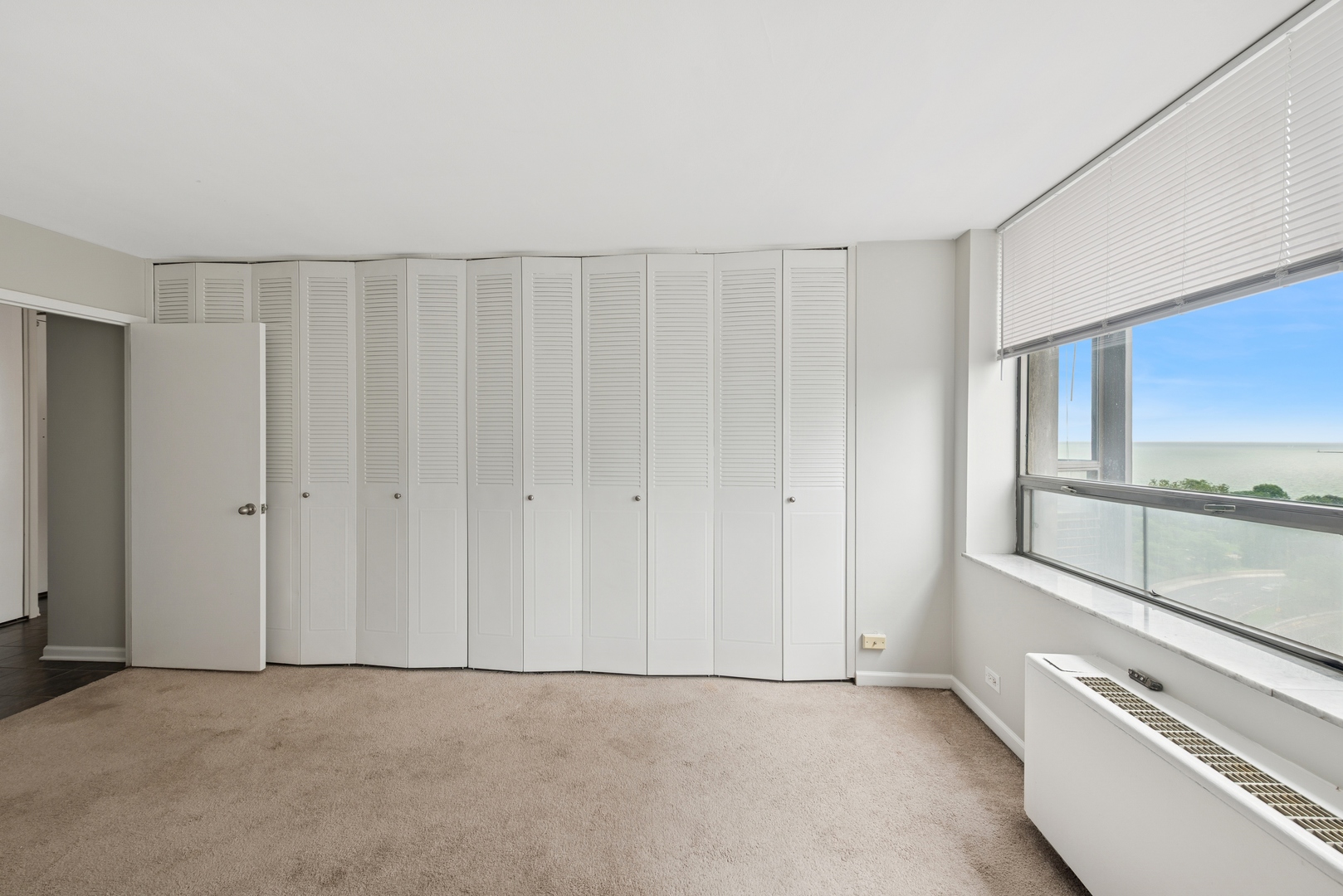5701 N Sheridan Road Unit: 17E