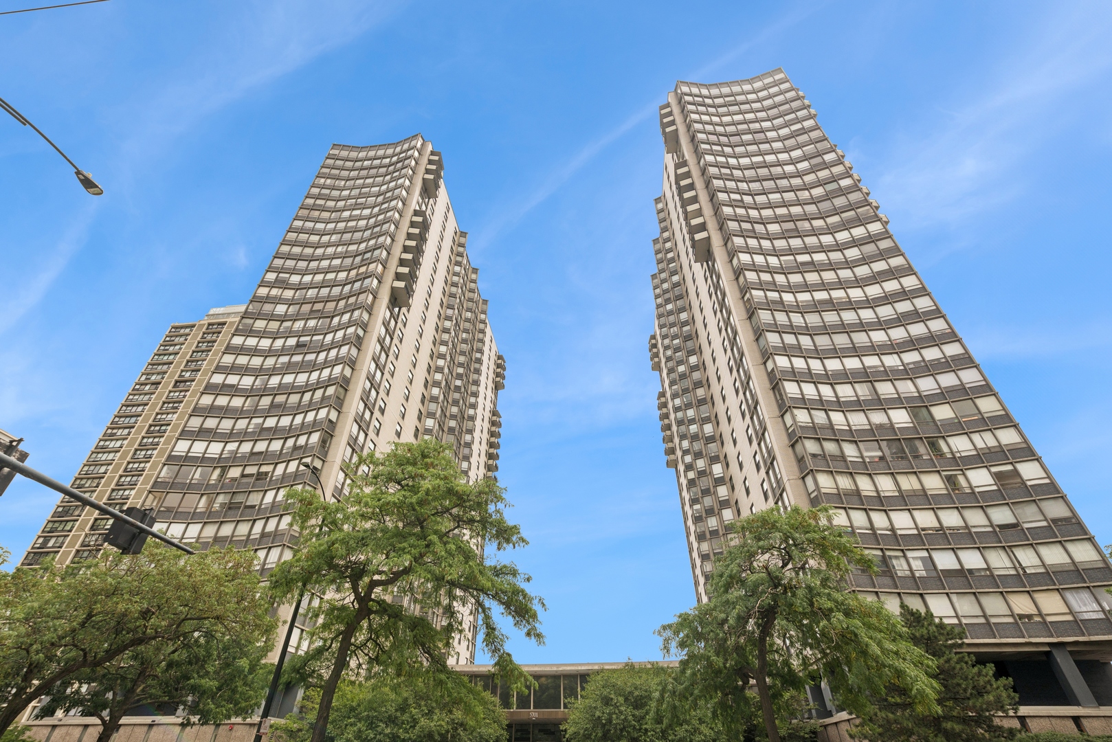 5701 N Sheridan Road Unit: 17E