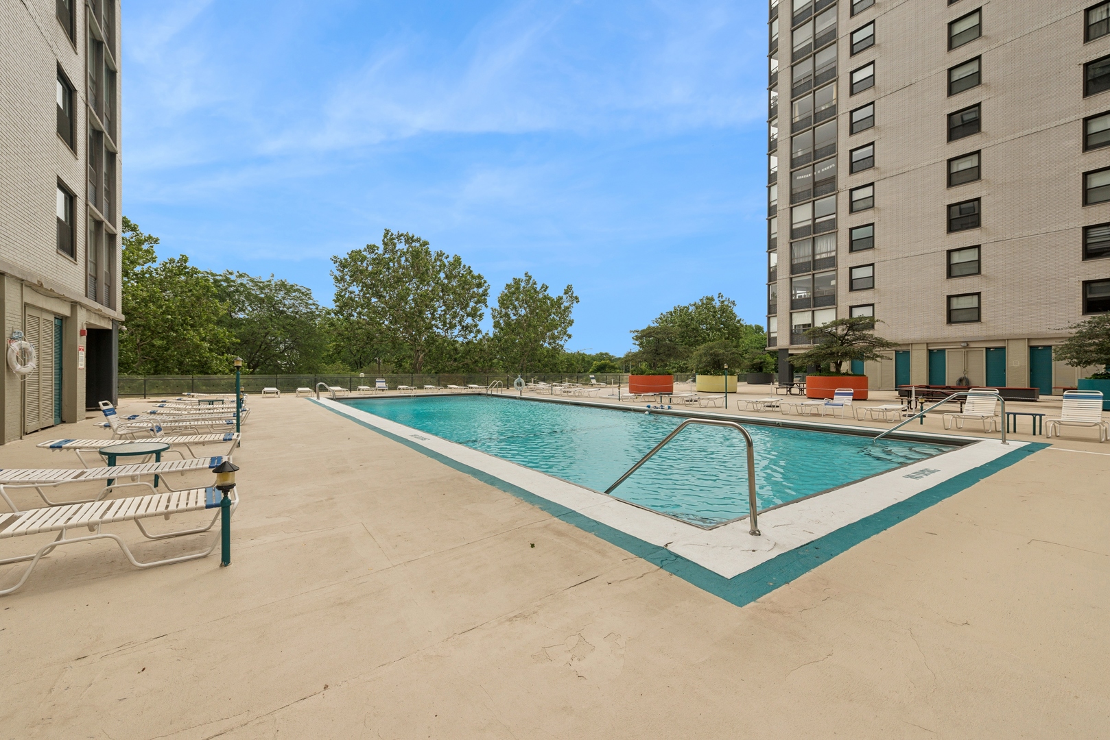 5701 N Sheridan Road Unit: 17E