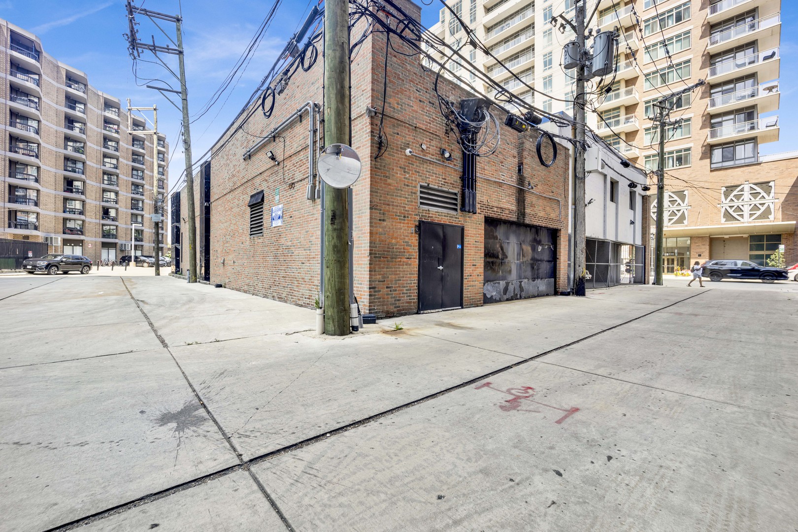 225 W Division Street