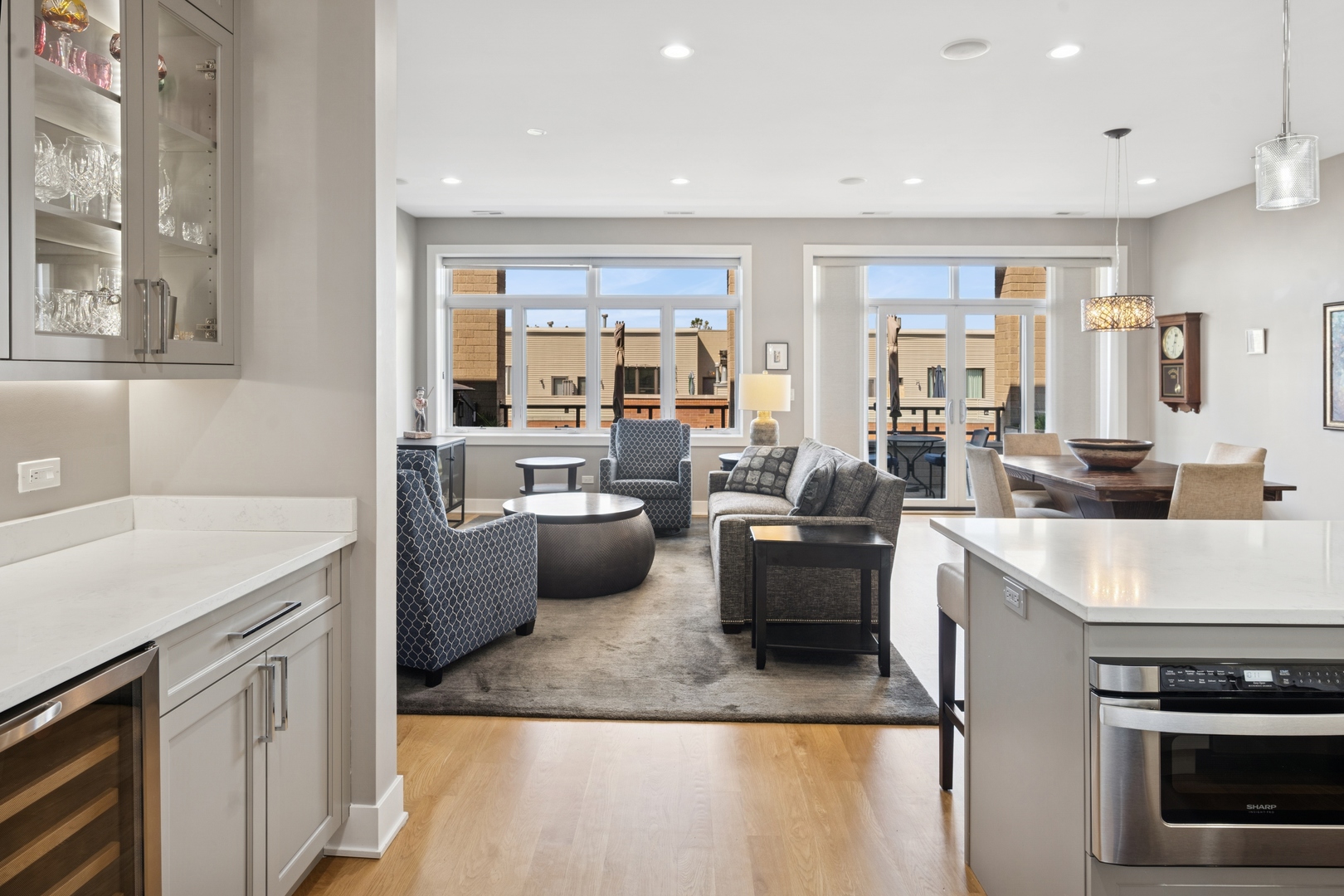 4115 N Lincoln Avenue Unit: 4N