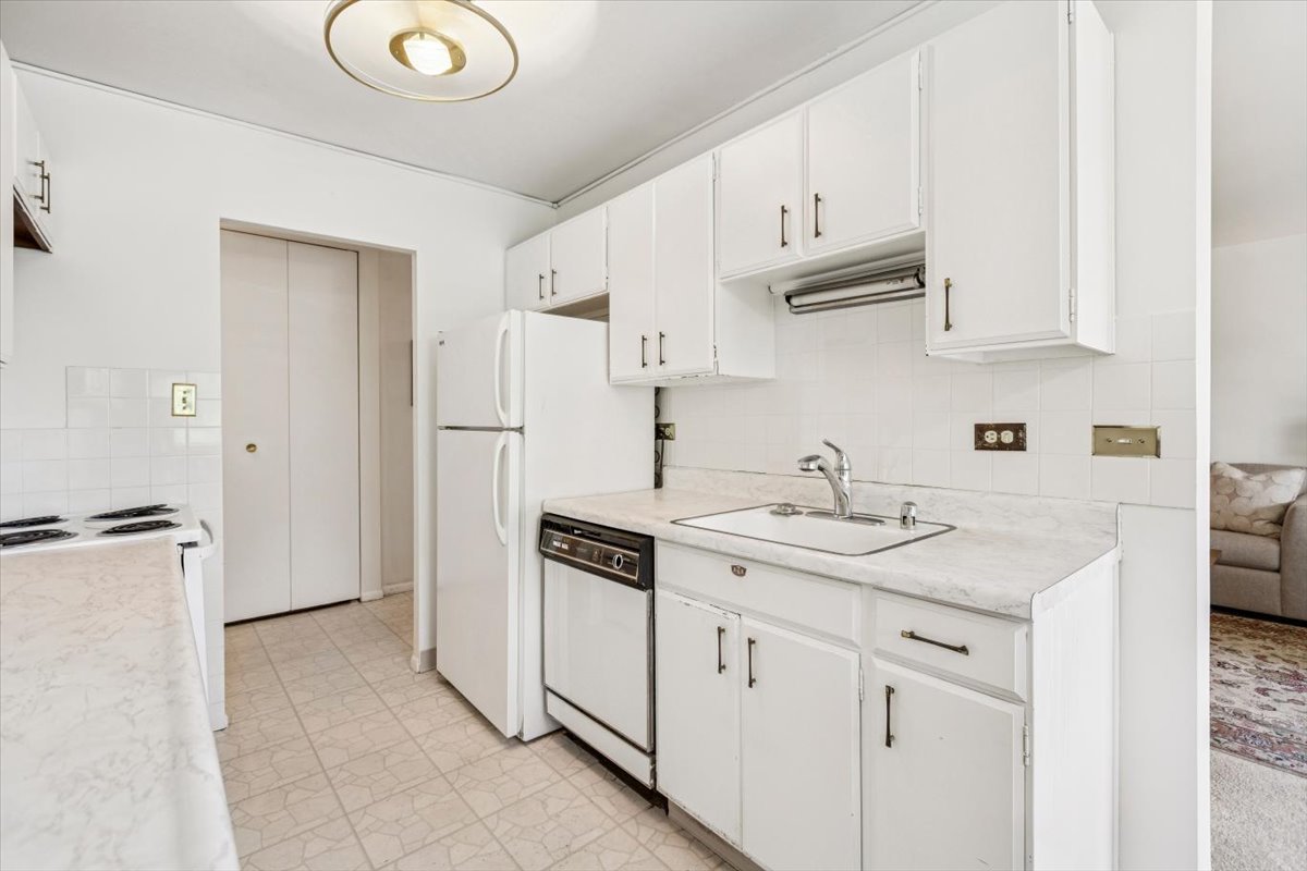 7033 N Kedzie Avenue Unit: 310