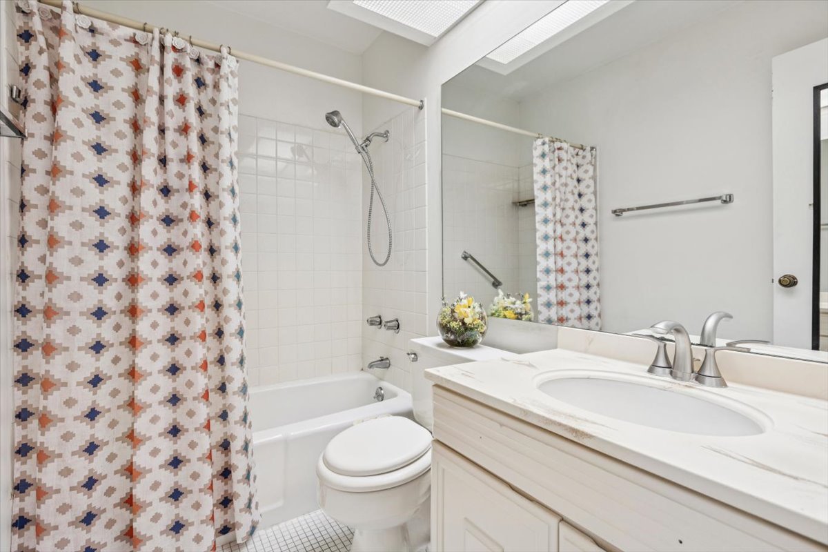 7033 N Kedzie Avenue Unit: 310