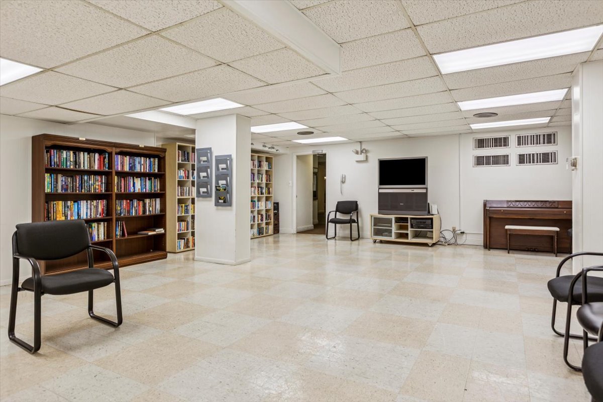 7033 N Kedzie Avenue Unit: 310
