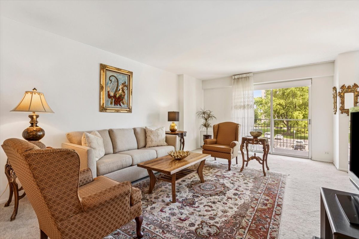 7033 N Kedzie Avenue Unit: 310