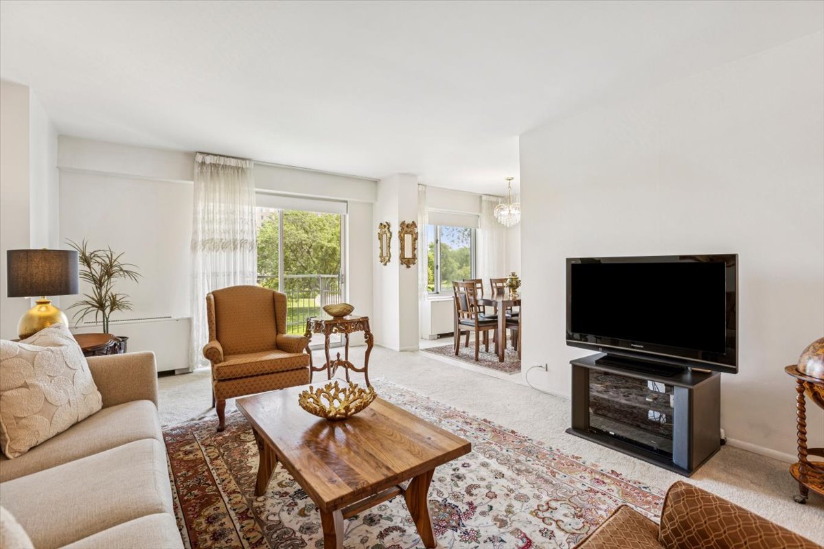 7033 N Kedzie Avenue Unit: 310