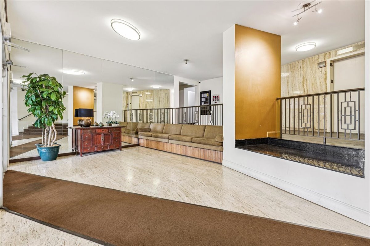 7033 N Kedzie Avenue Unit: 310