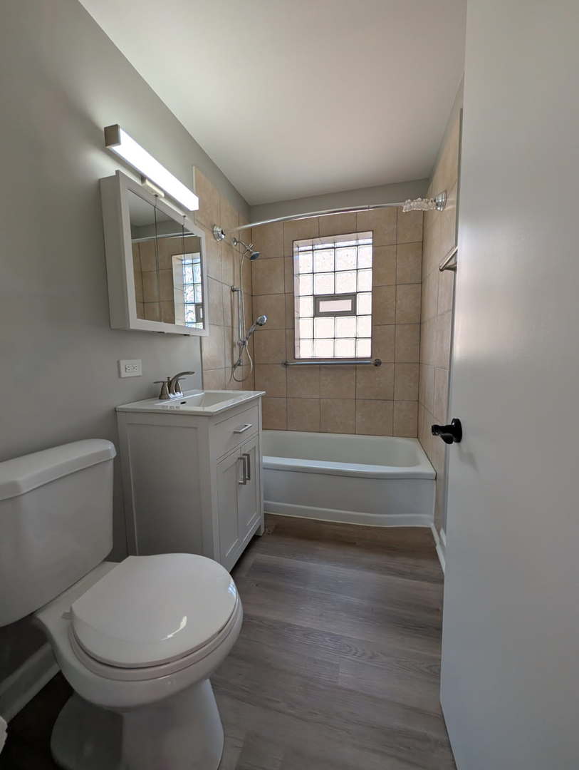 2909 W Farragut Avenue Unit: 2N