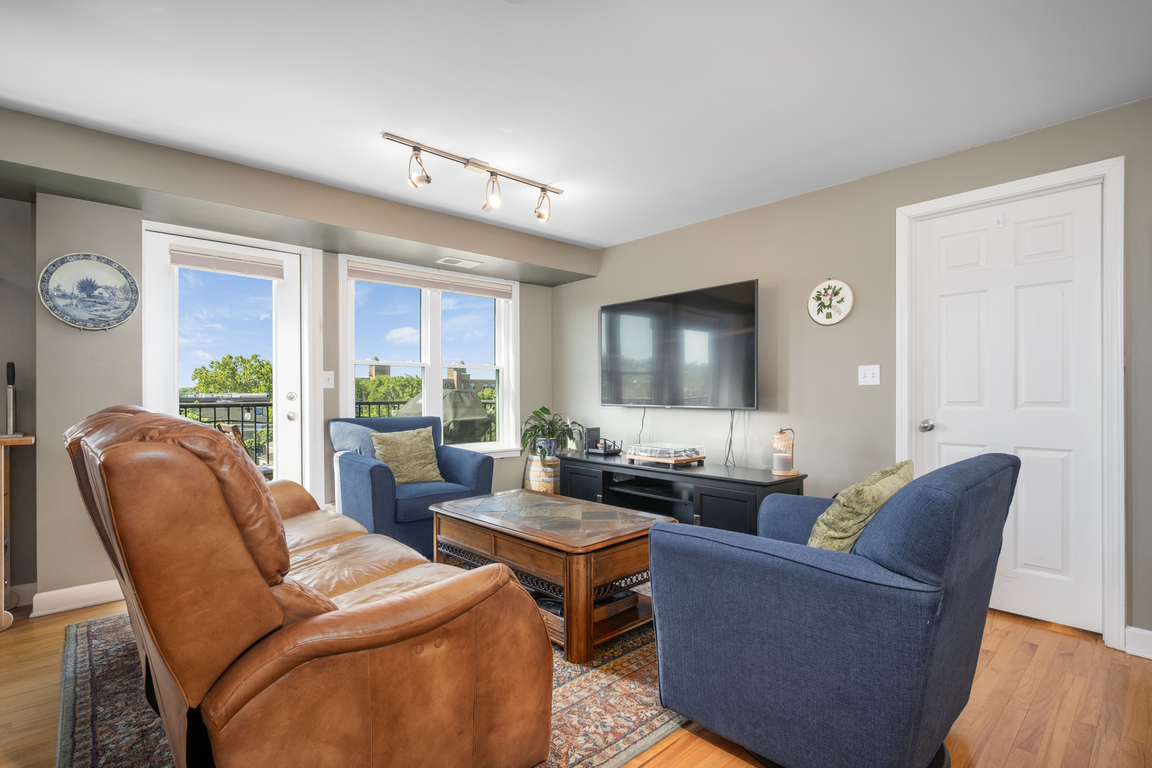 2545 W Catalpa Avenue Unit: 5C