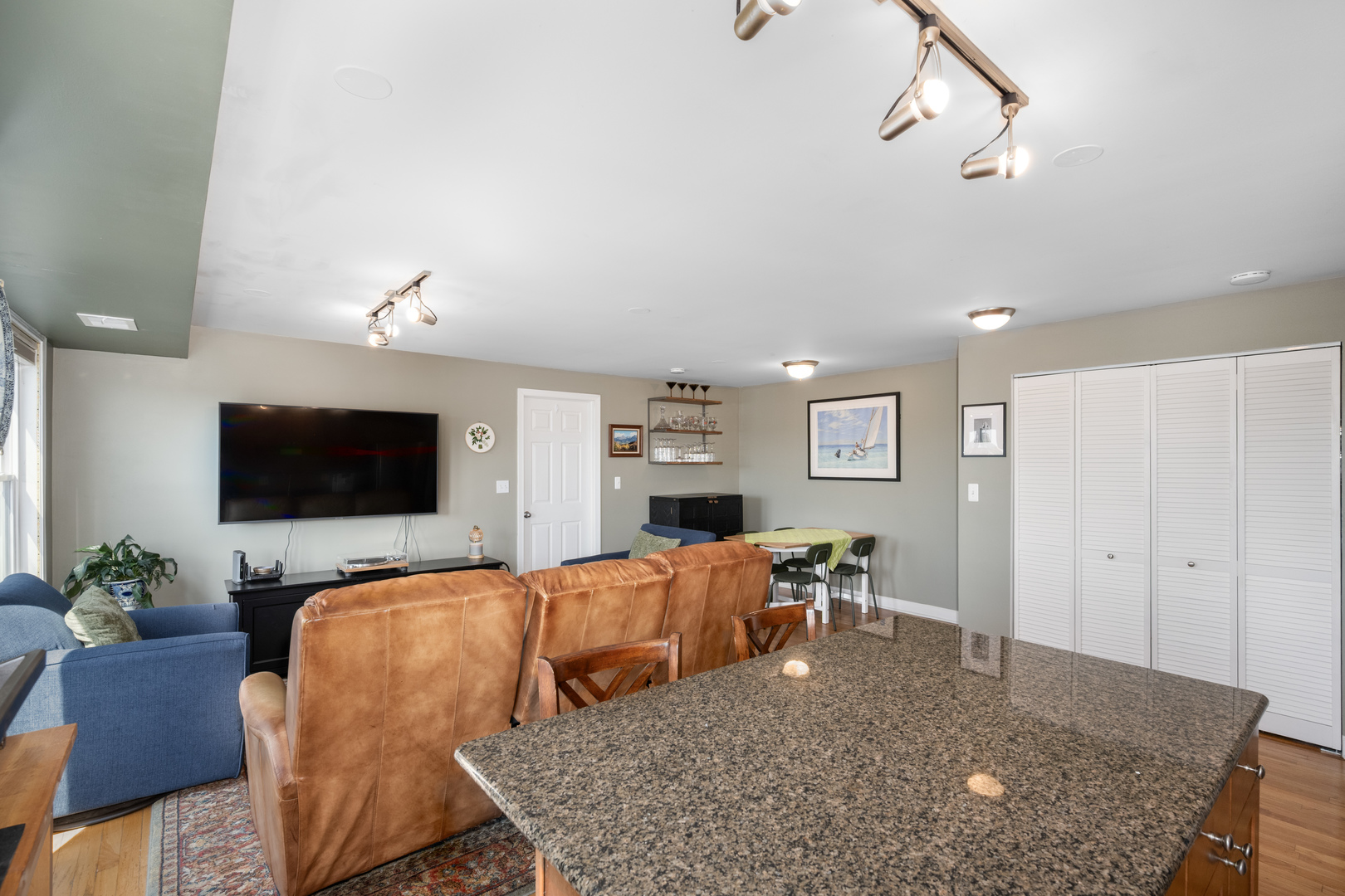 2545 W Catalpa Avenue Unit: 5C