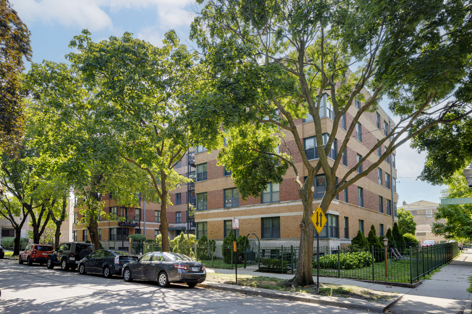 2545 W Catalpa Avenue Unit: 5C