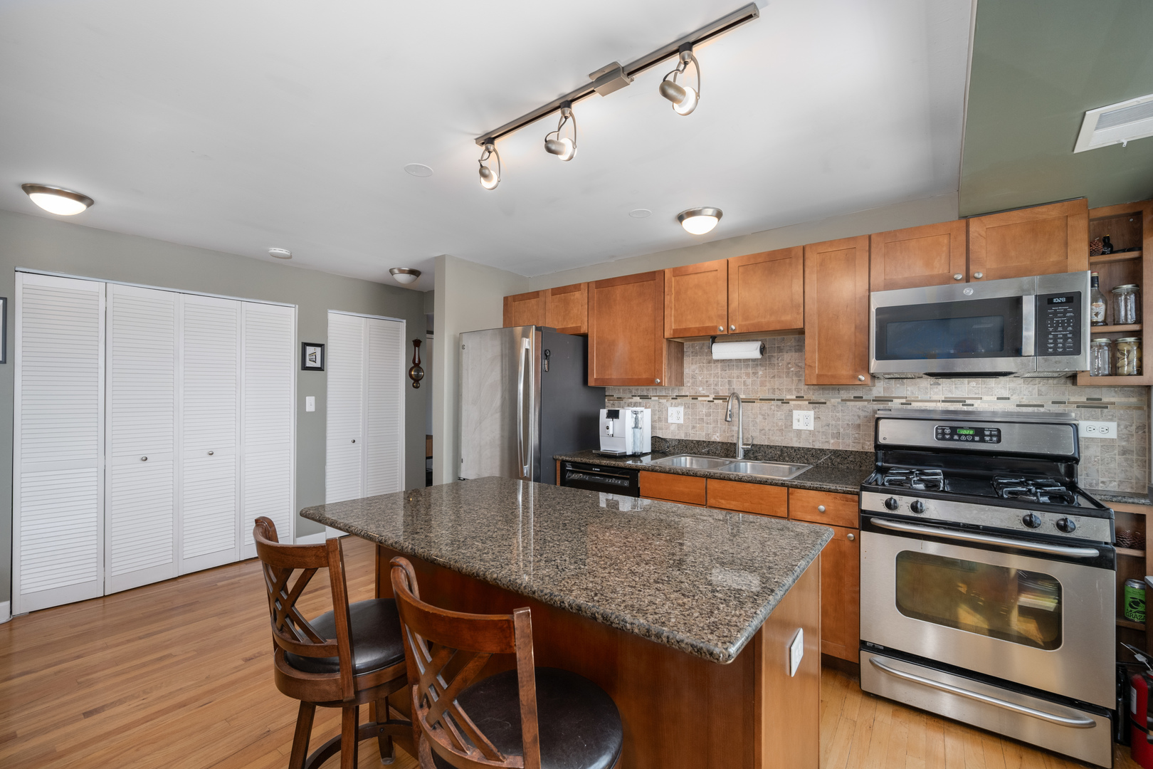 2545 W Catalpa Avenue Unit: 5C