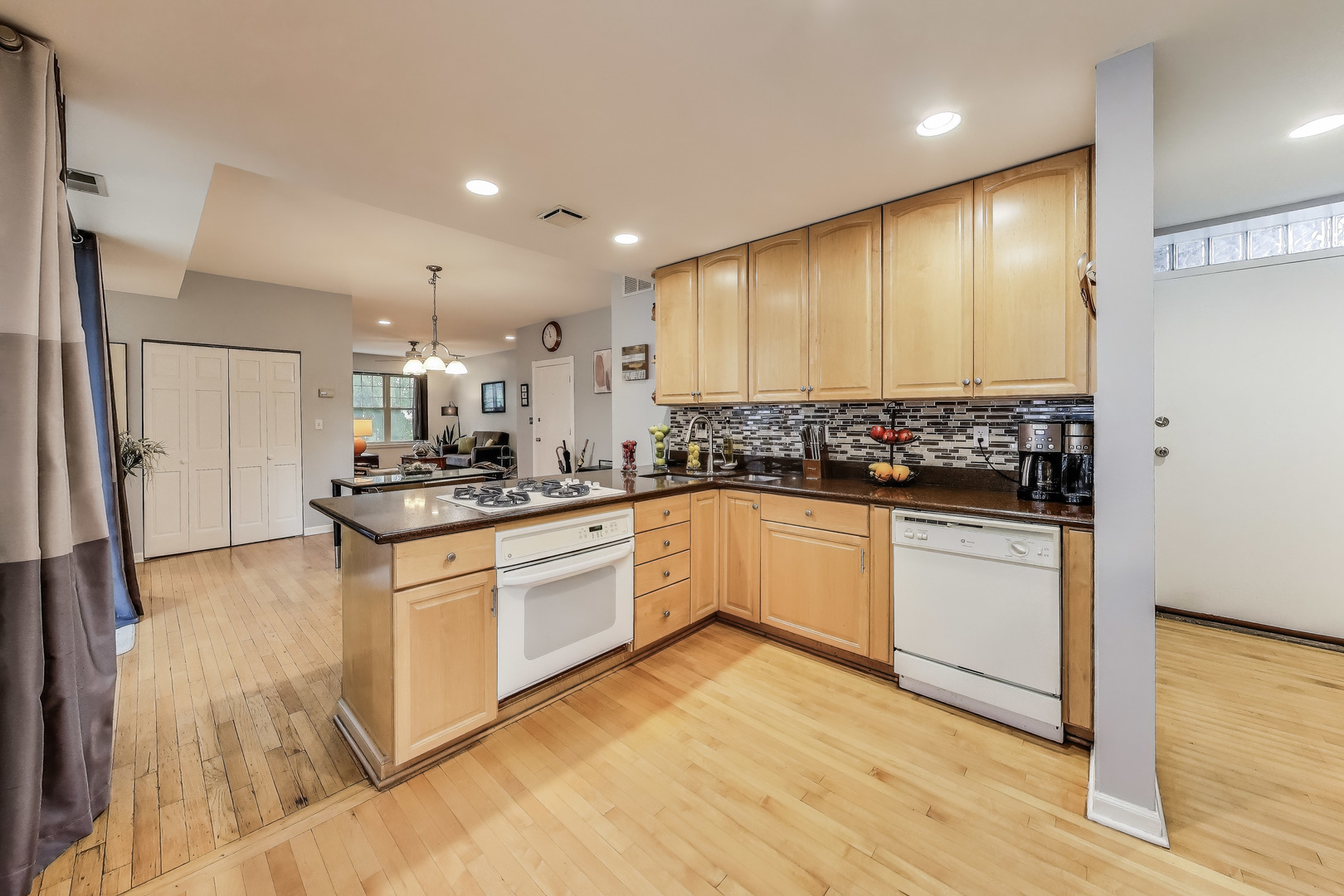 1908 W CHASE Avenue Unit: 103