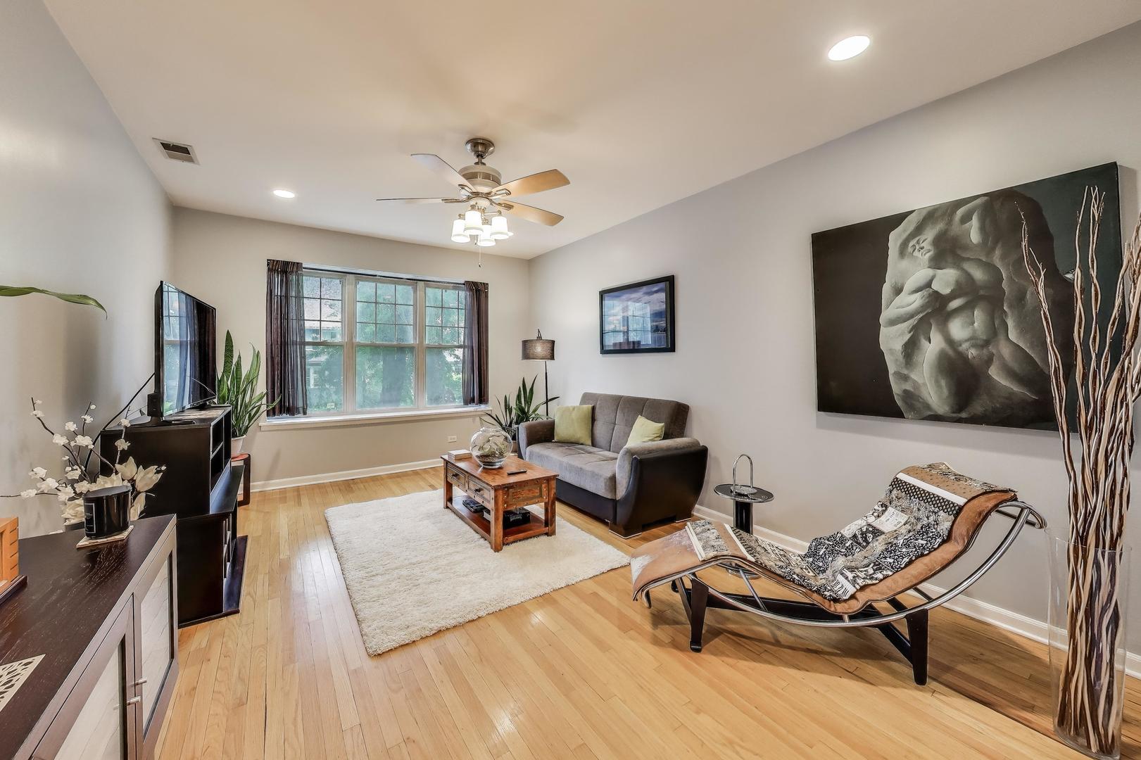 1908 W CHASE Avenue Unit: 103
