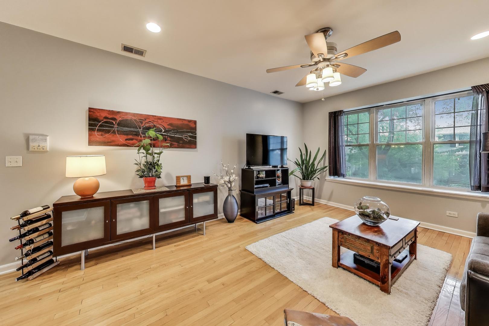 1908 W CHASE Avenue Unit: 103