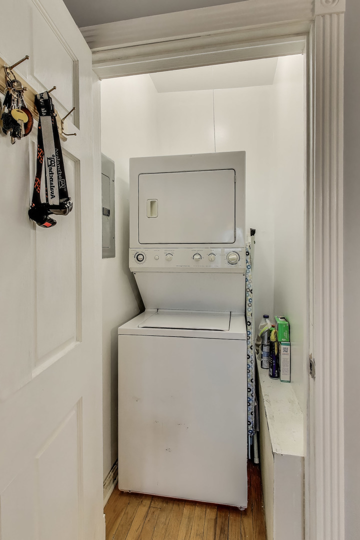 1908 W CHASE Avenue Unit: 103