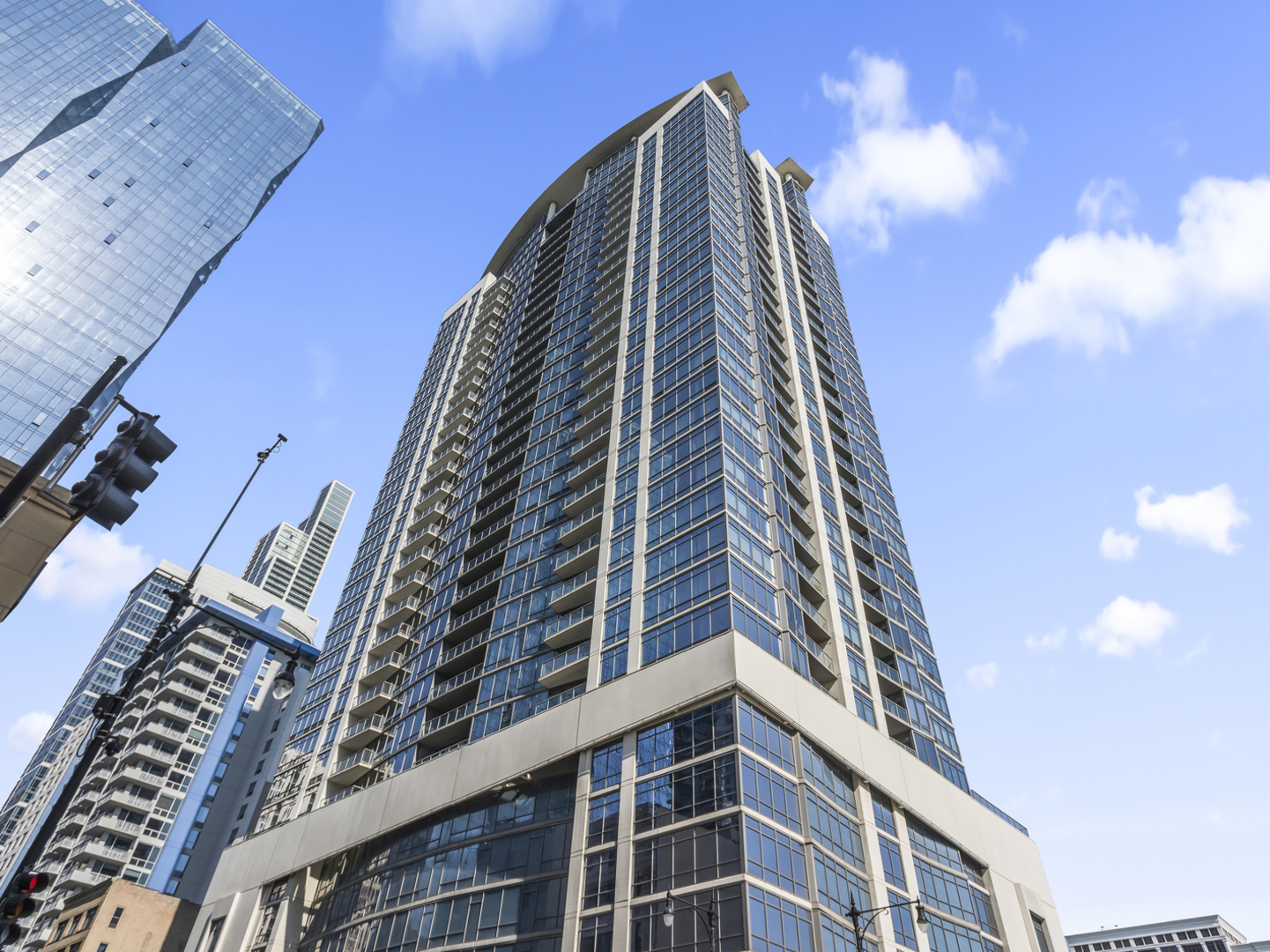 100 E 14th Street Unit: 2702