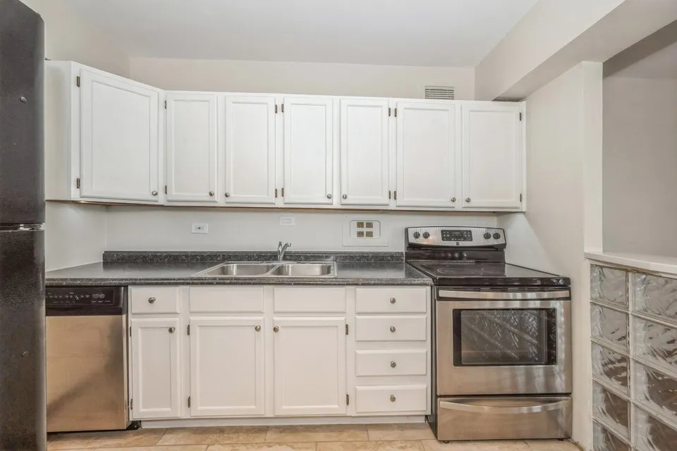 7337 S South shore Drive Unit: 1107