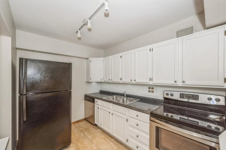 7337 S South shore Drive Unit: 1107
