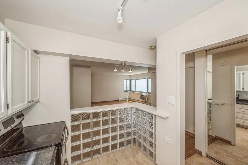 7337 S South shore Drive Unit: 1107