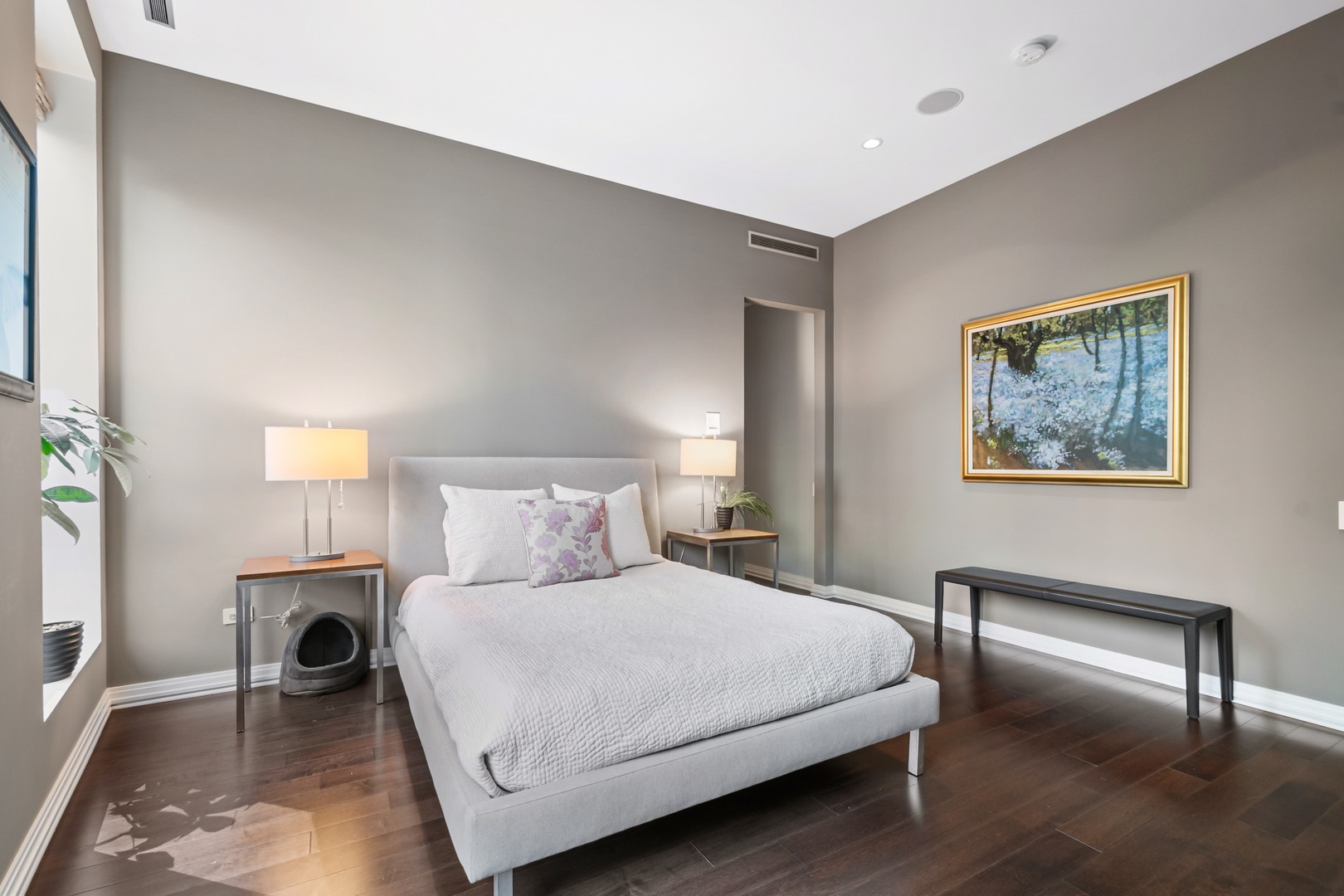 30 W Oak Street Unit: 5E
