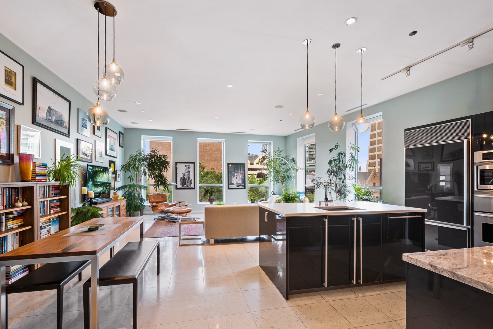 30 W Oak Street Unit: 5E