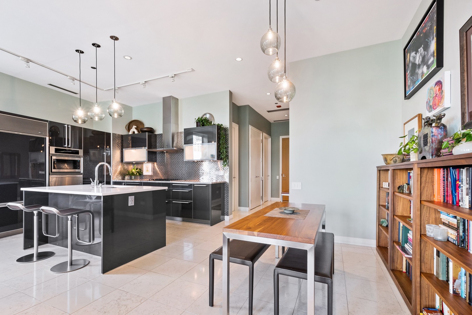 30 W Oak Street Unit: 5E