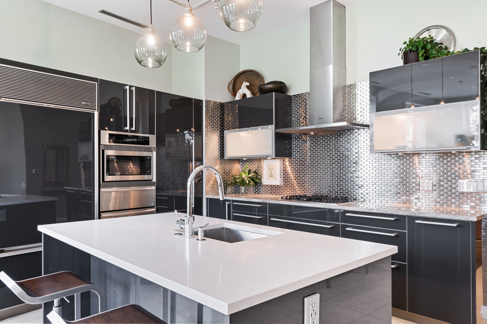 30 W Oak Street Unit: 5E