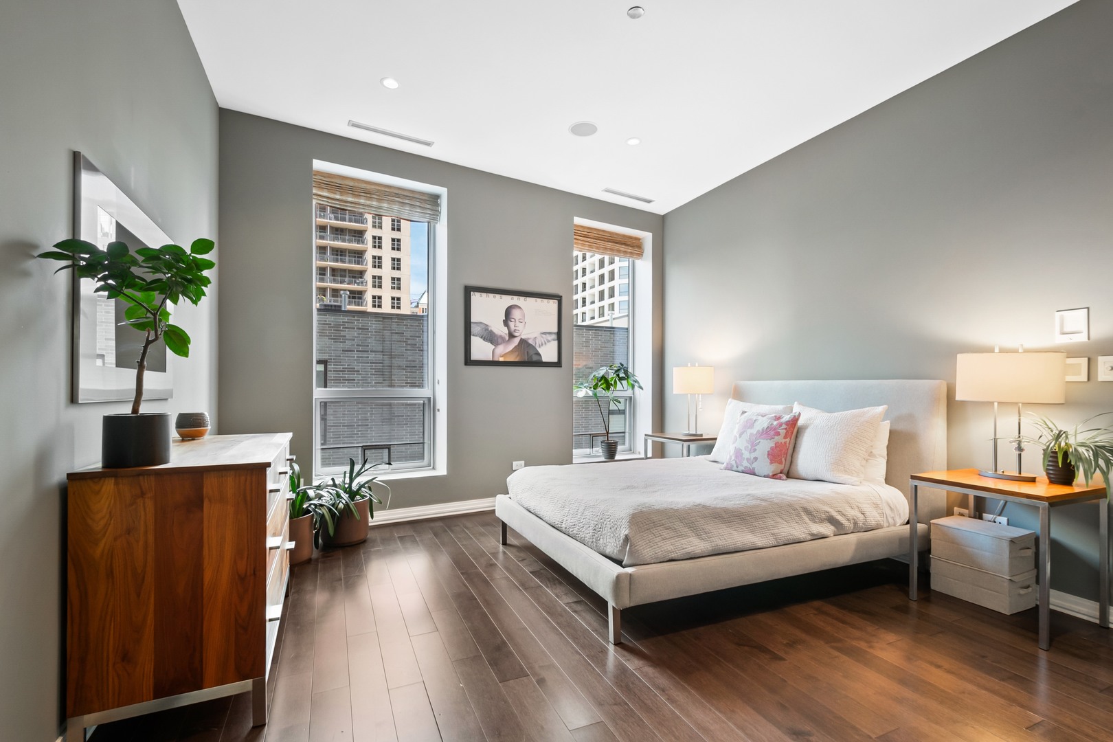 30 W Oak Street Unit: 5E