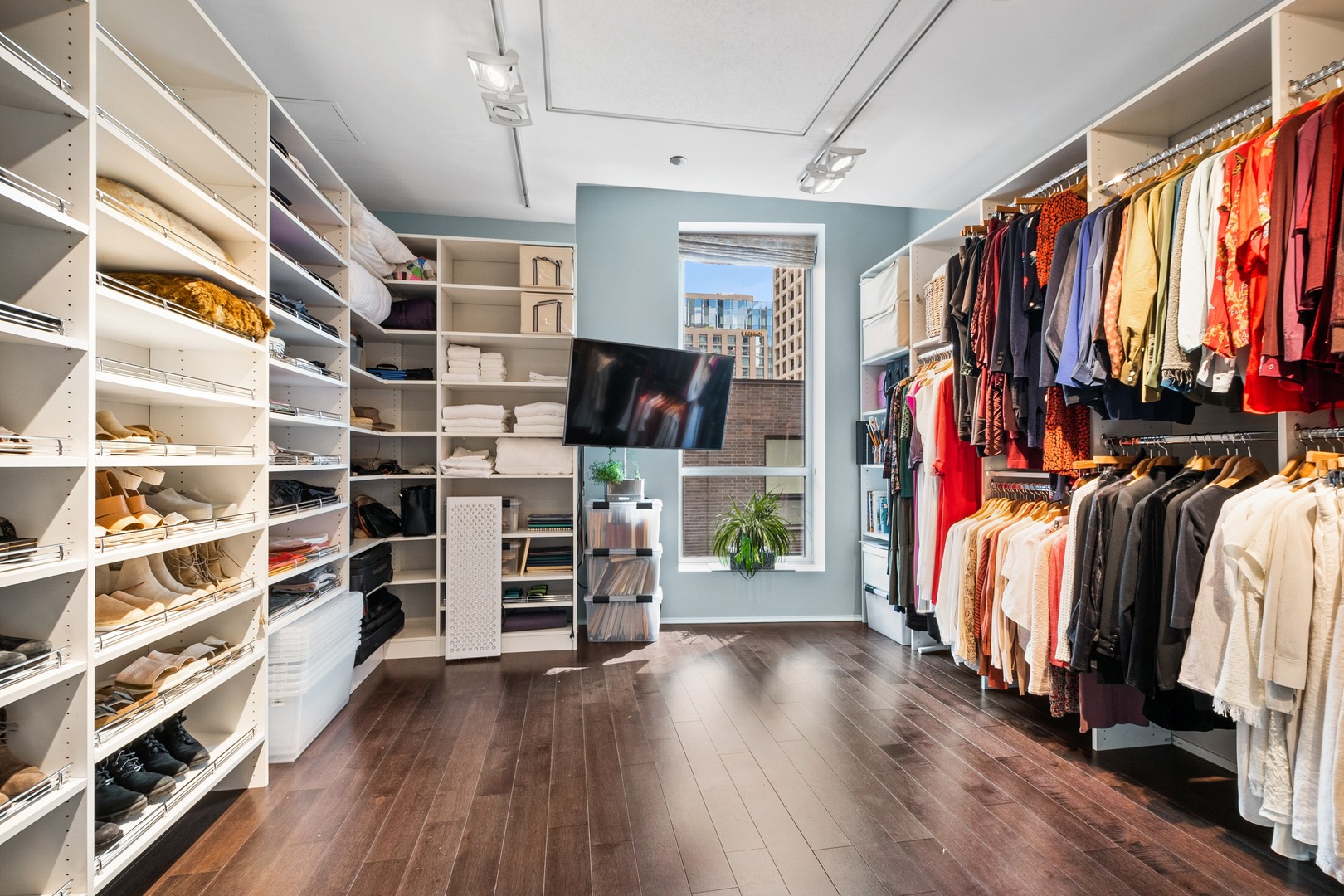 30 W Oak Street Unit: 5E