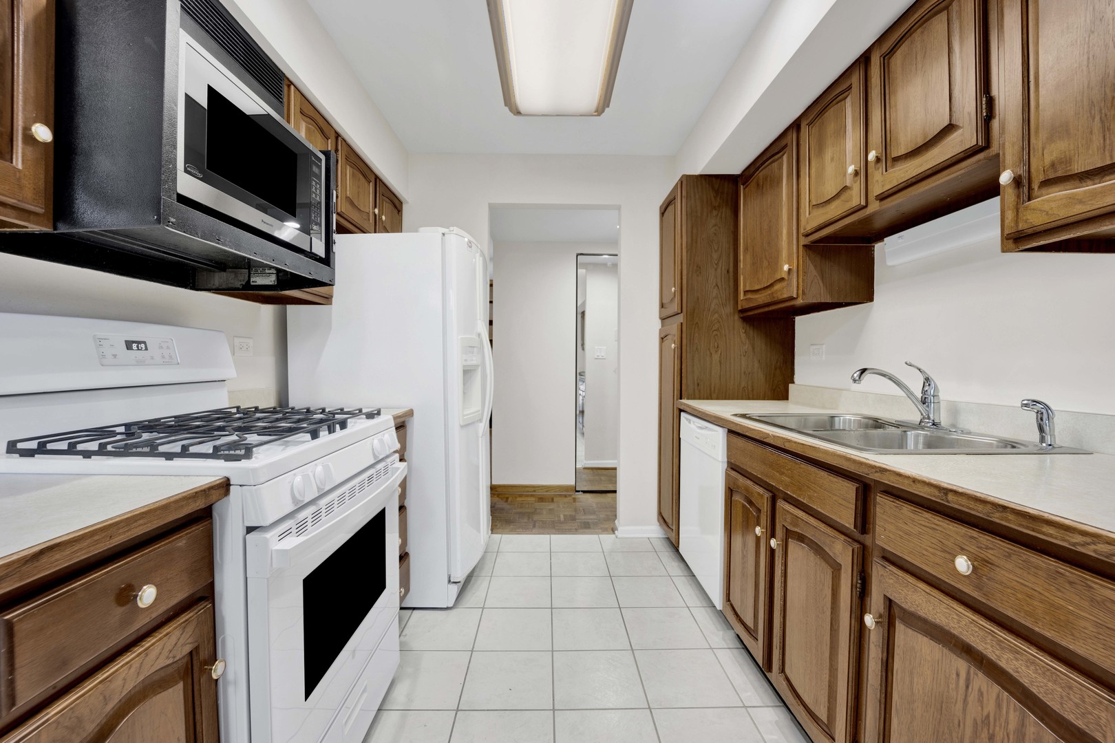 101 OLD OAK Drive Unit: 400A