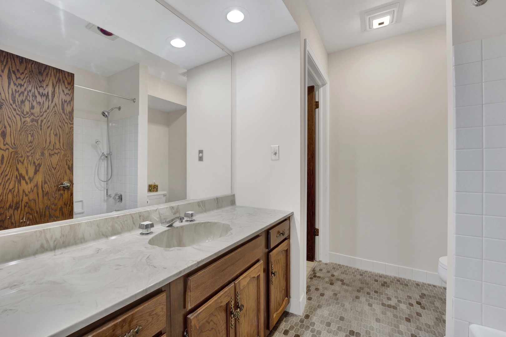 101 OLD OAK Drive Unit: 400A