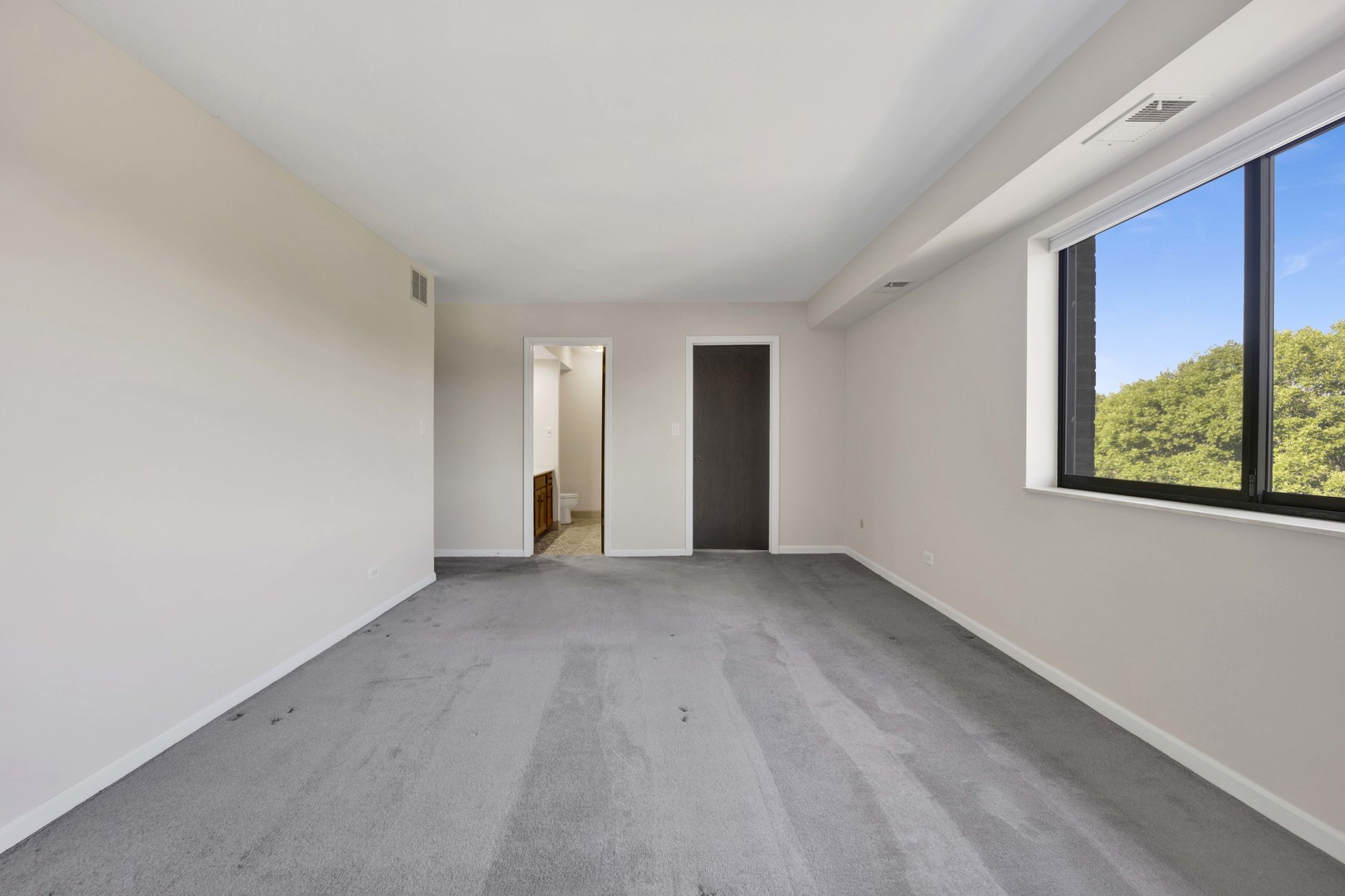 101 OLD OAK Drive Unit: 400A