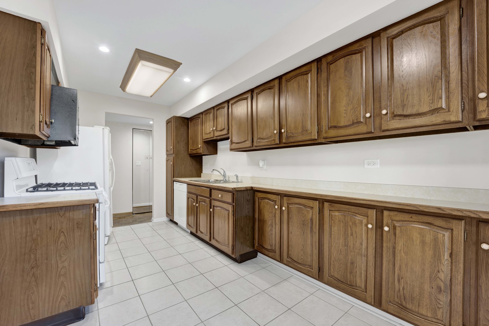 101 OLD OAK Drive Unit: 400A