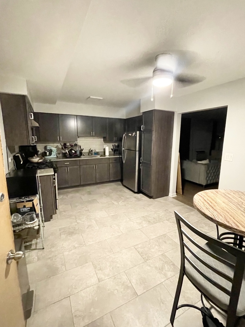 1718 W Greenleaf Avenue Unit: GS