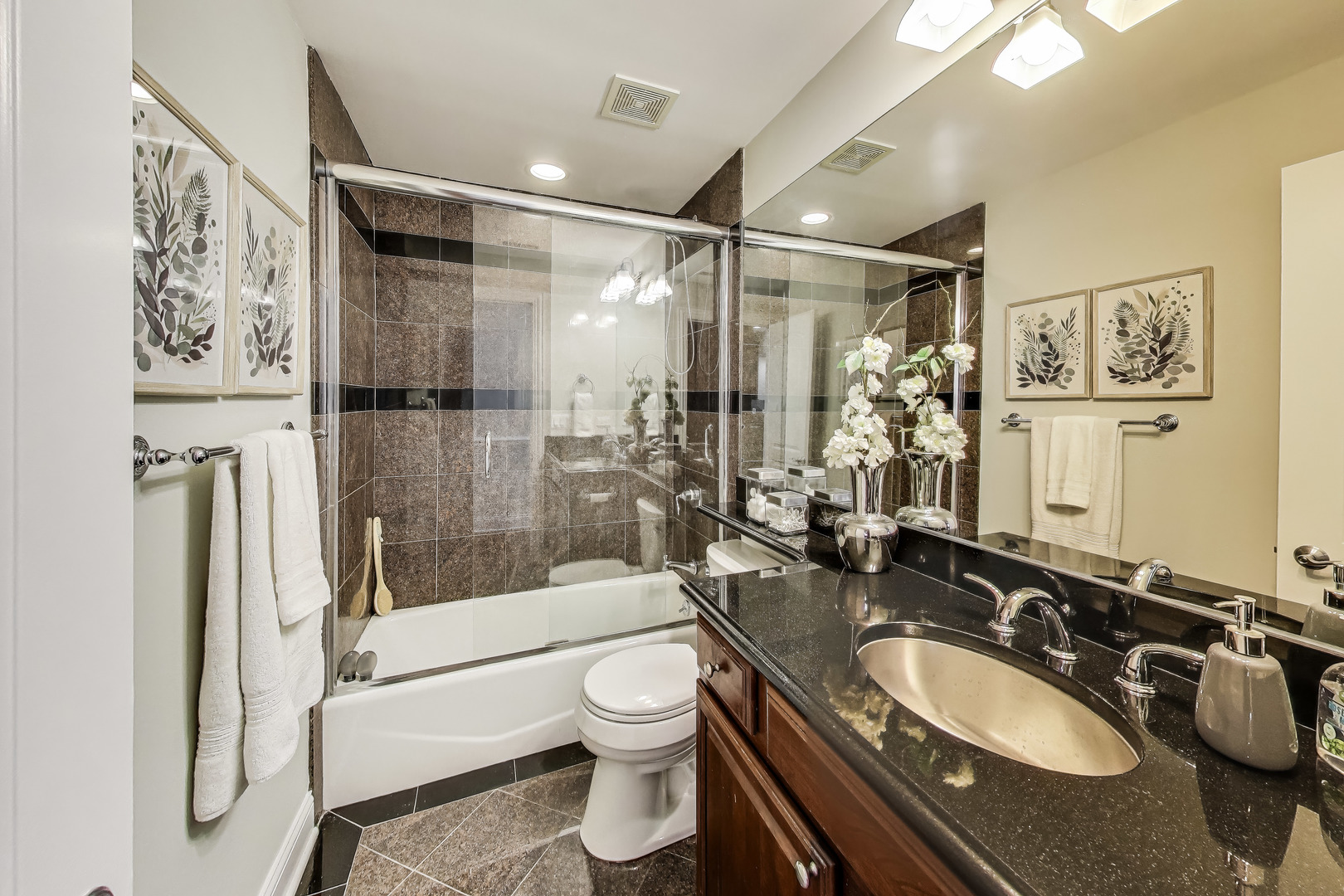 3545 N Wilton Avenue Unit: 4S