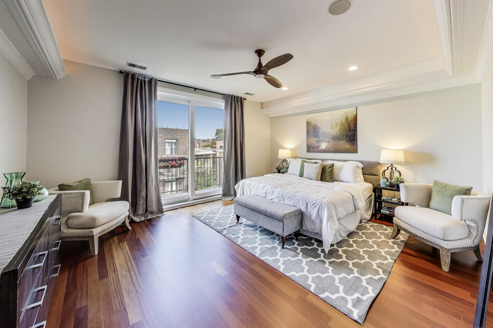 3545 N Wilton Avenue Unit: 4S