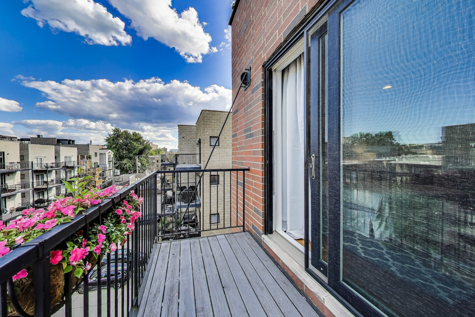 3545 N Wilton Avenue Unit: 4S