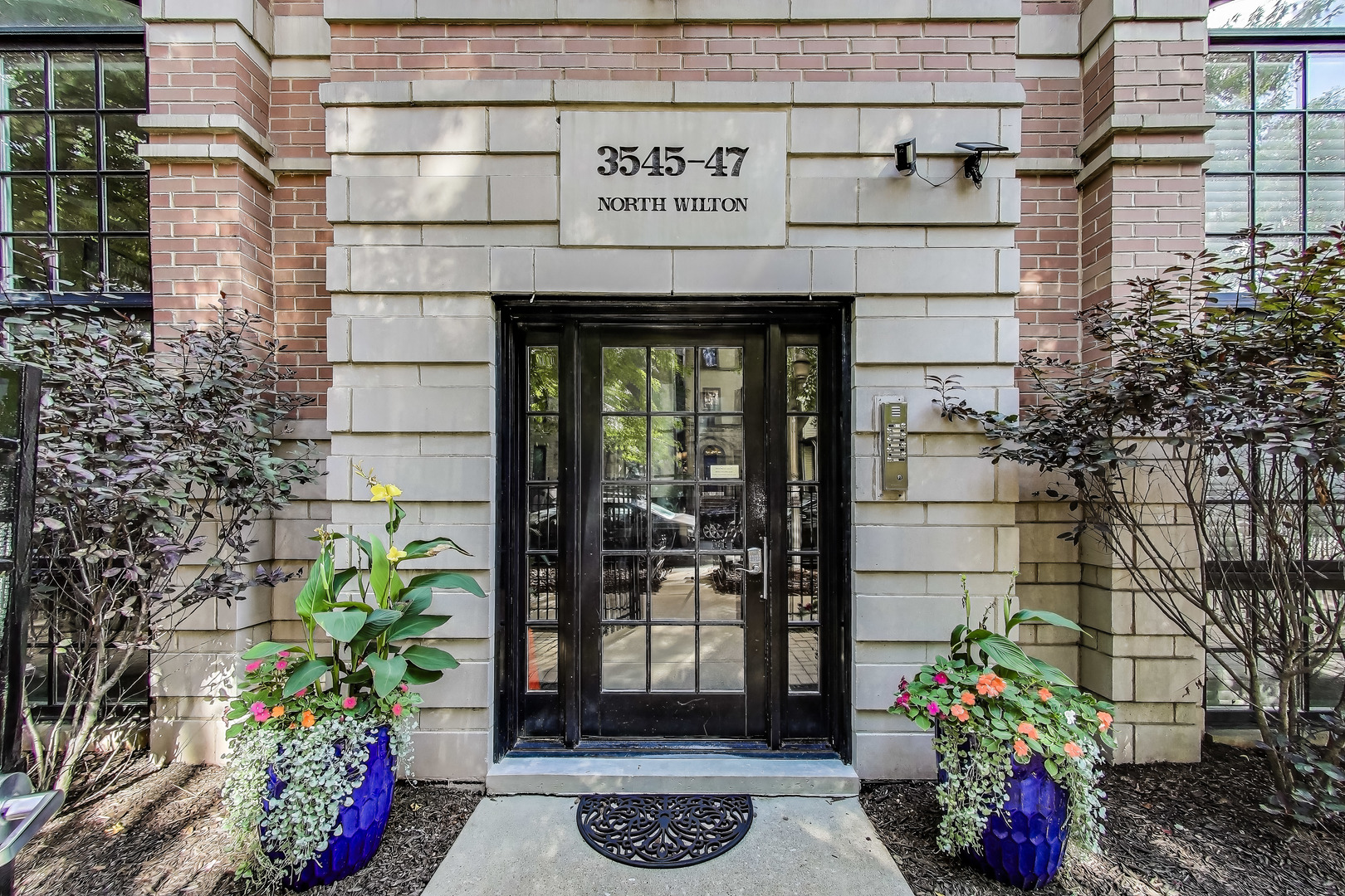 3545 N Wilton Avenue Unit: 4S