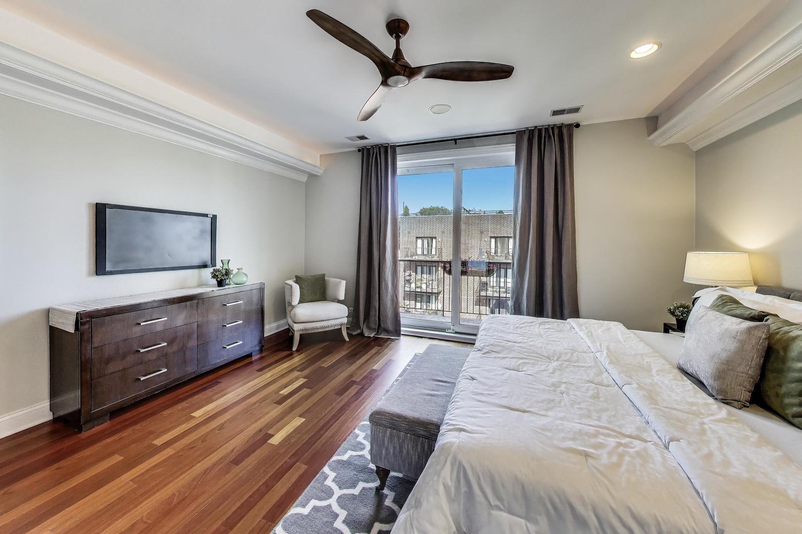 3545 N Wilton Avenue Unit: 4S