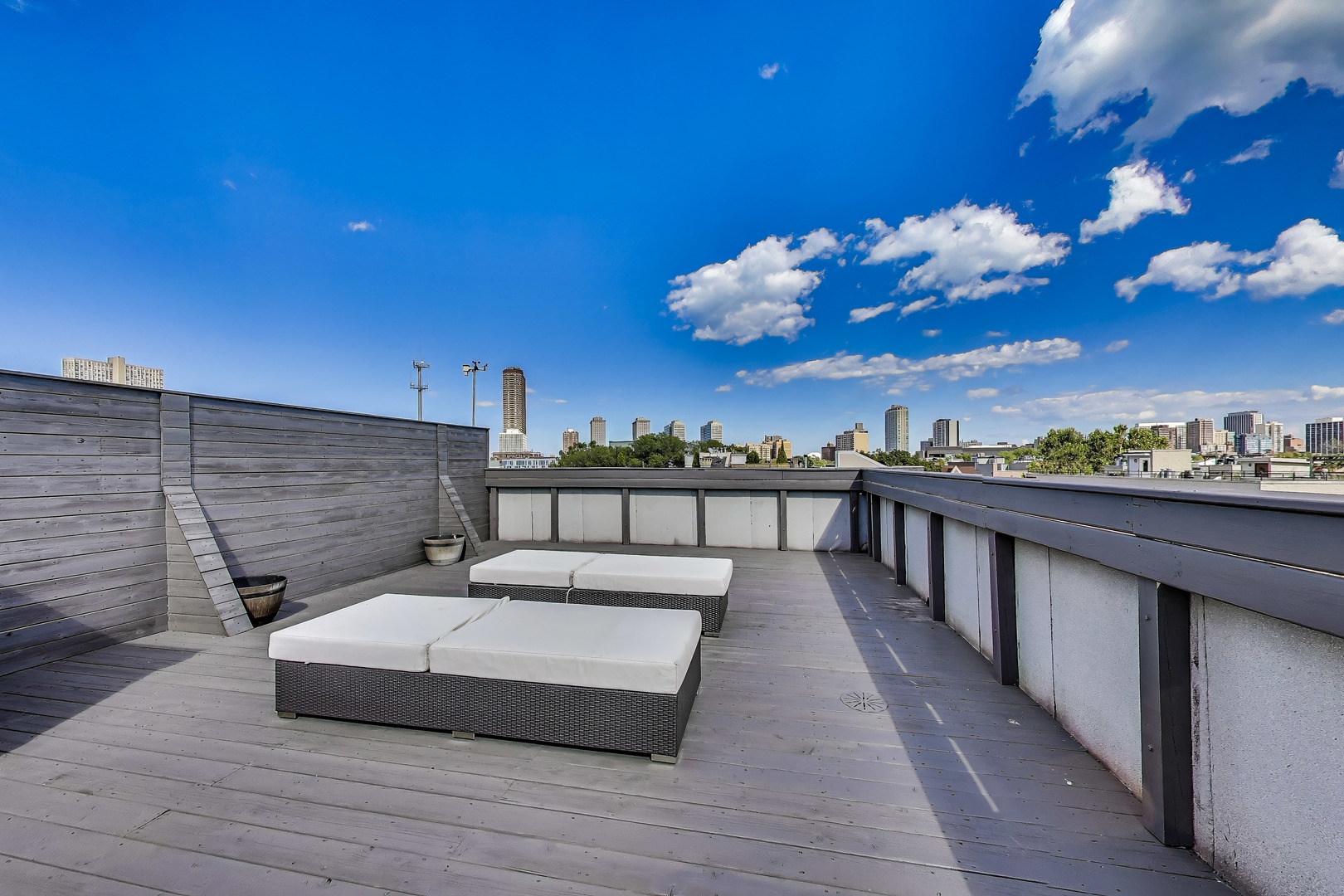 3545 N Wilton Avenue Unit: 4S