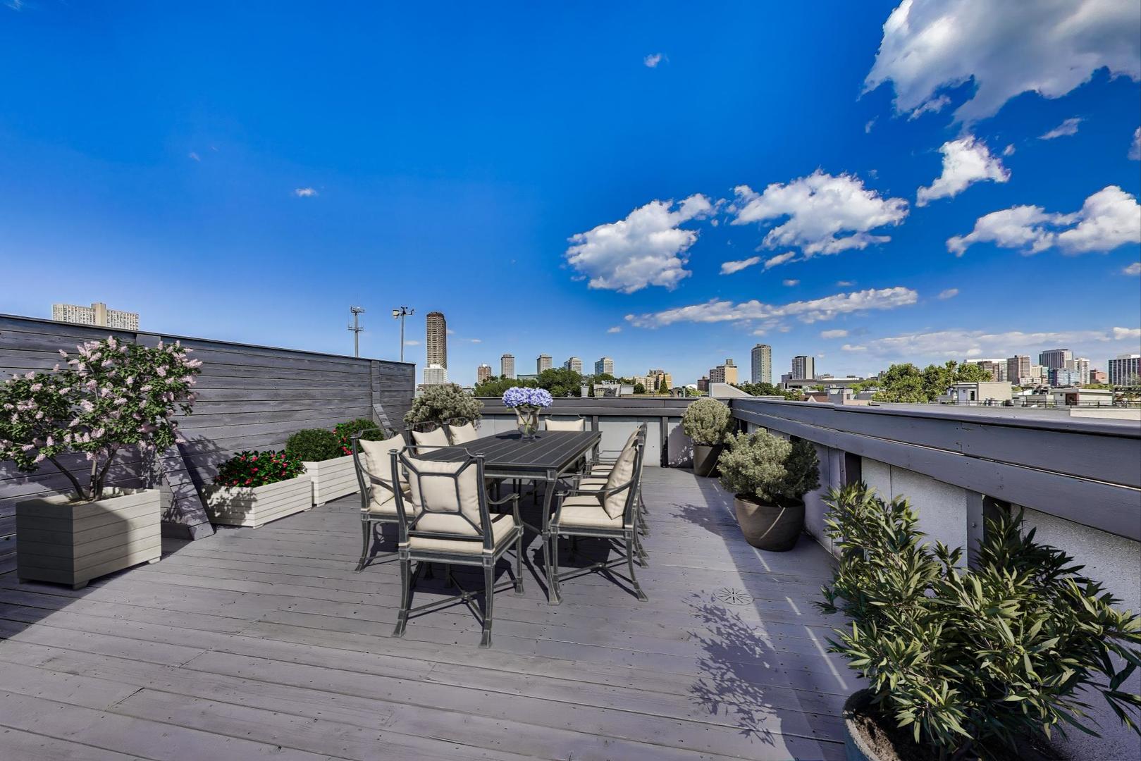 3545 N Wilton Avenue Unit: 4S