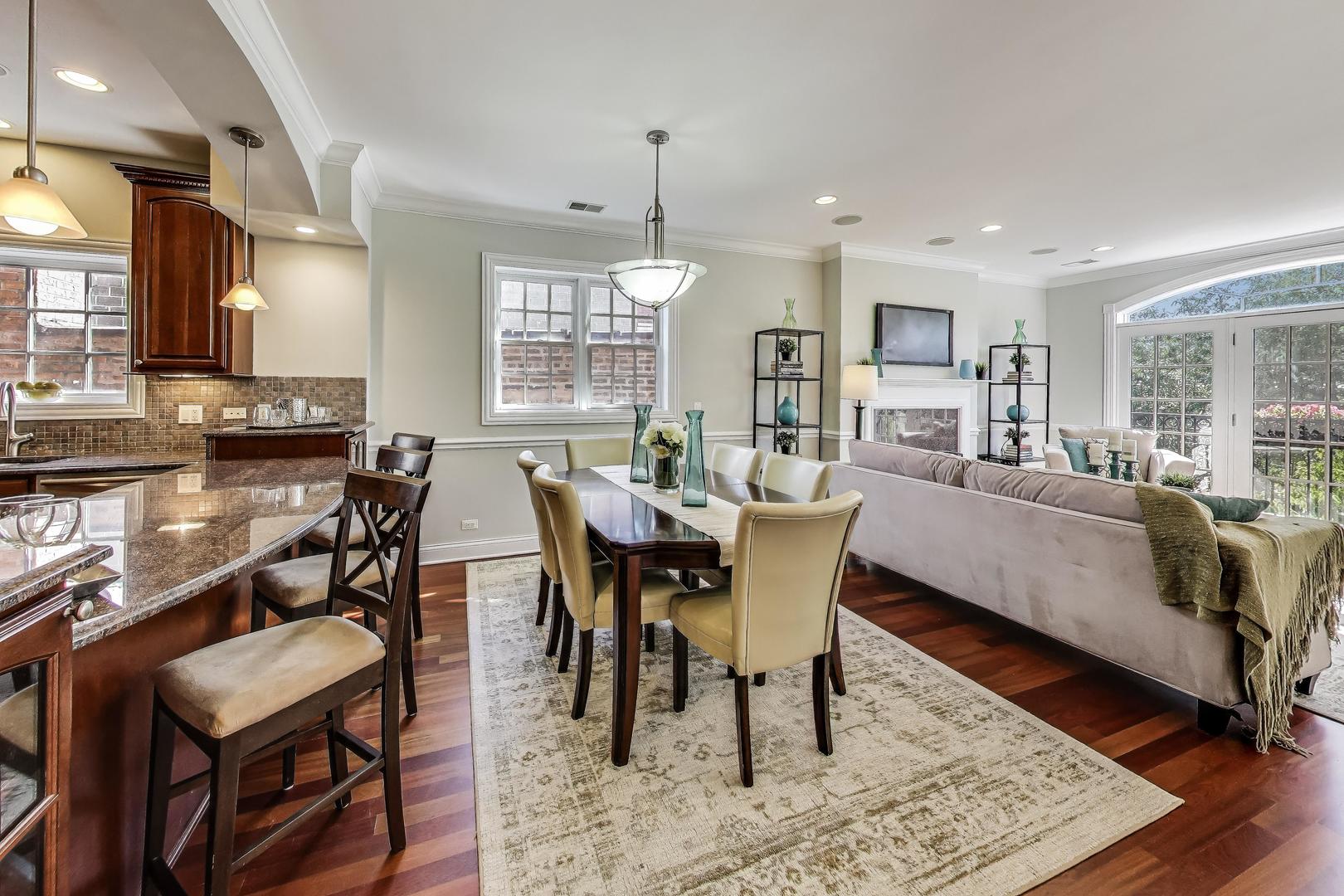 3545 N Wilton Avenue Unit: 4S