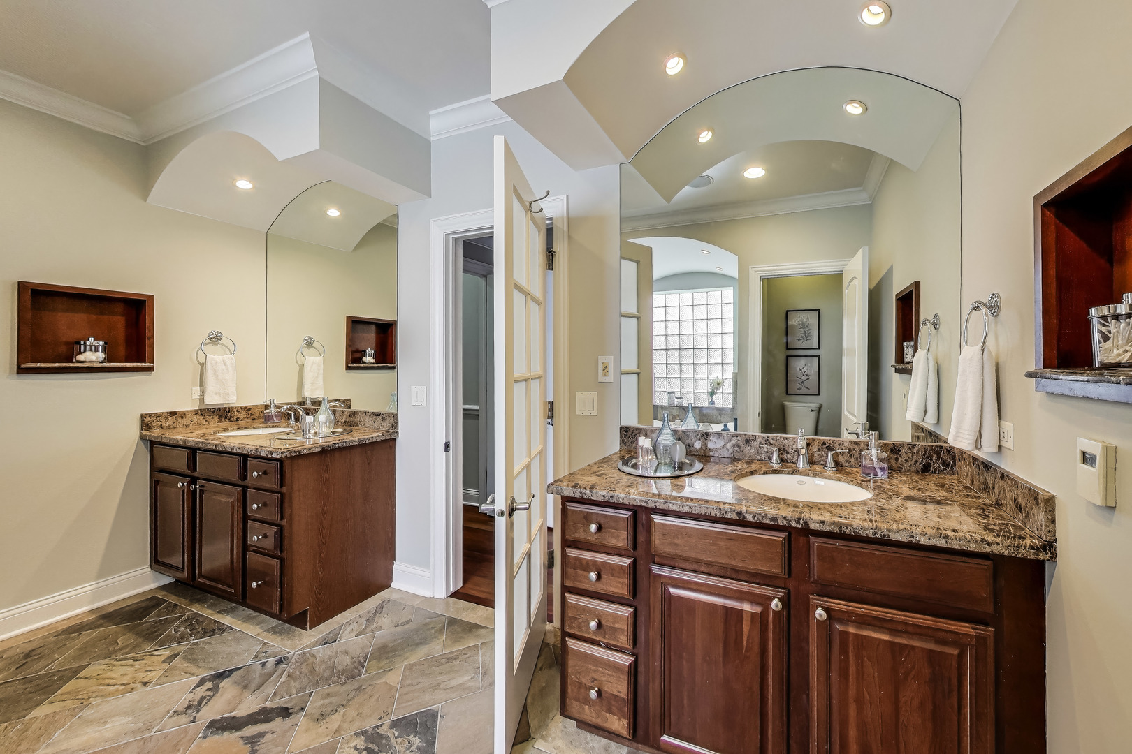 3545 N Wilton Avenue Unit: 4S