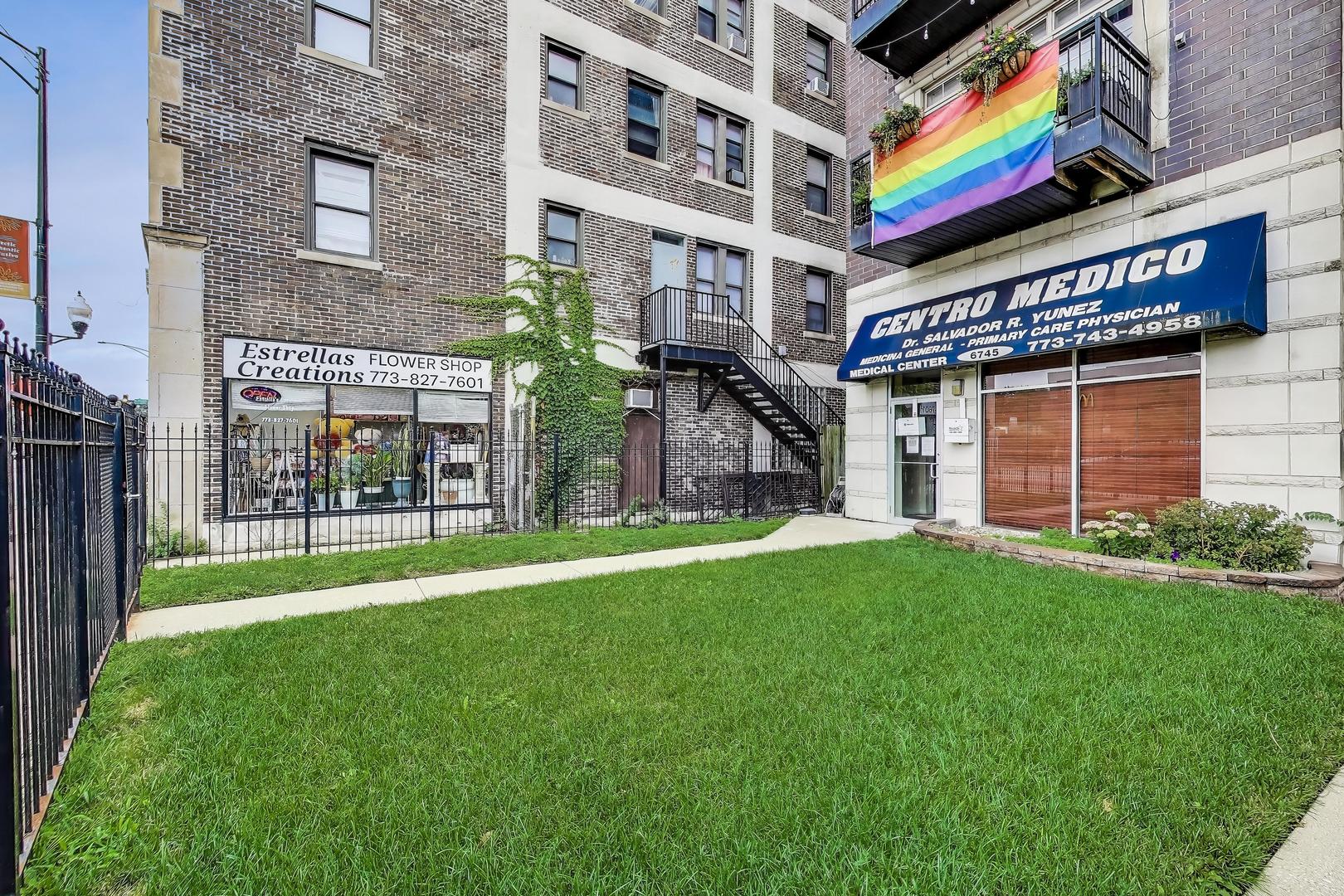 6745 N Clark Street Unit: 4S