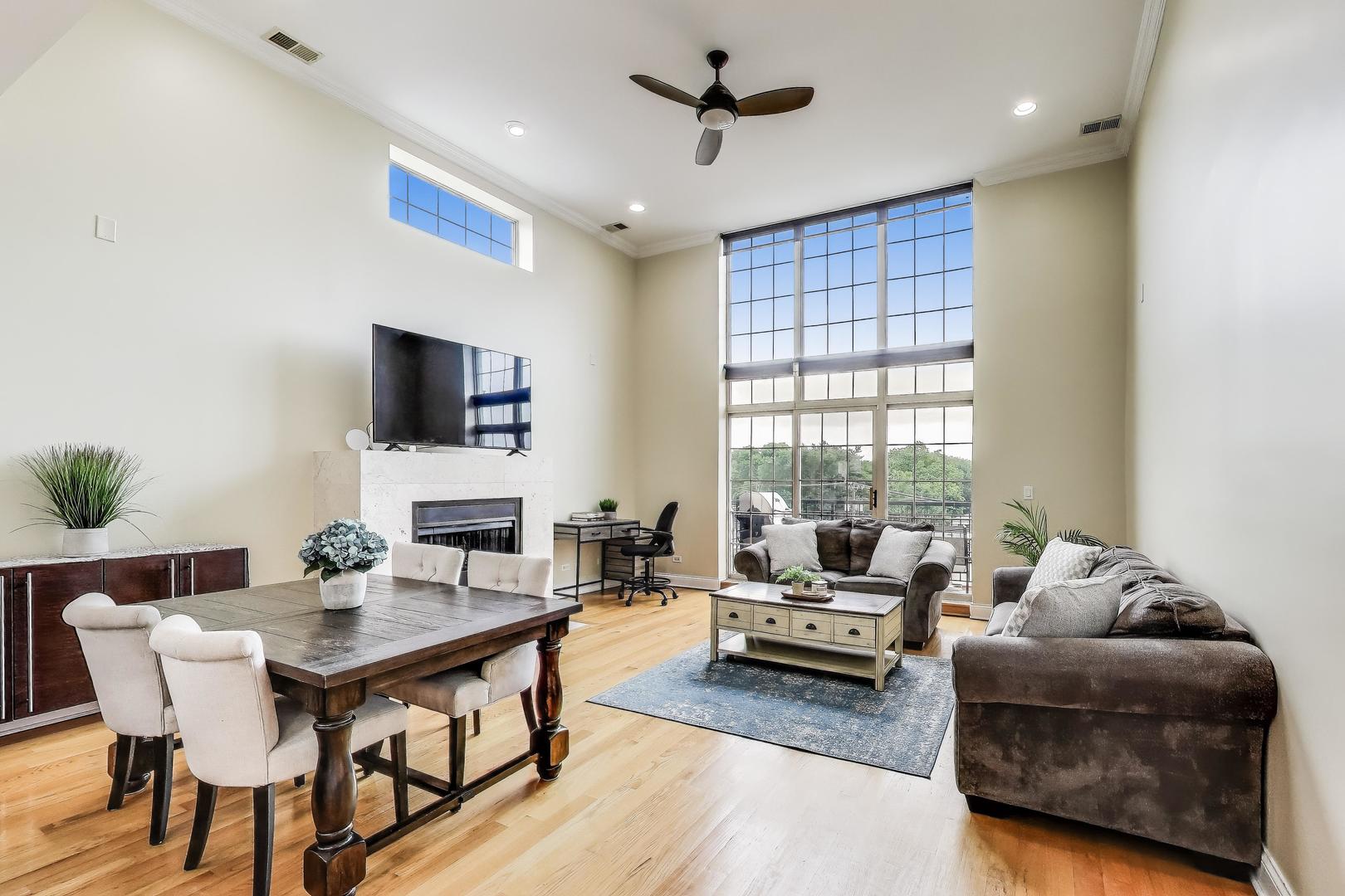 6745 N Clark Street Unit: 4S
