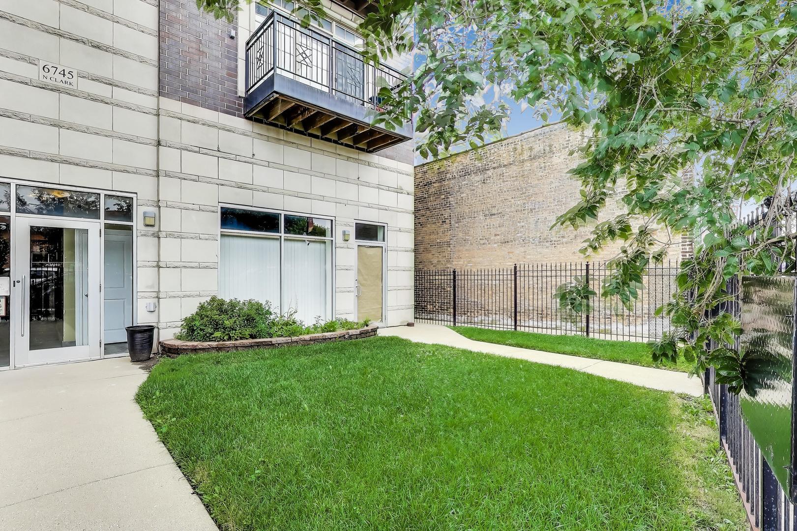 6745 N Clark Street Unit: 4S