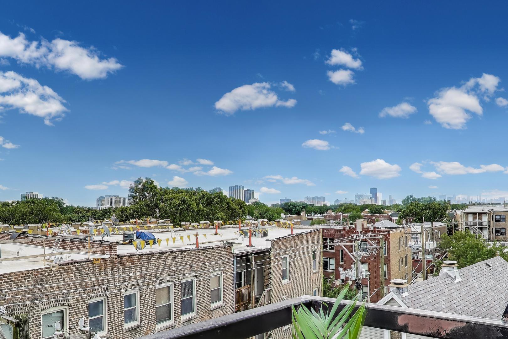 6745 N Clark Street Unit: 4S