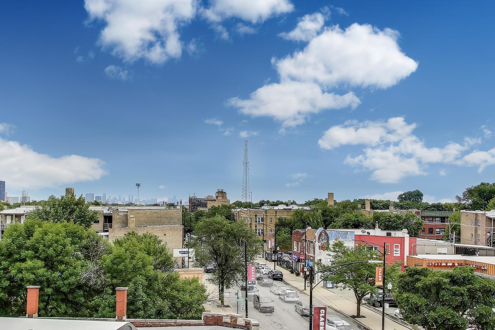 6745 N Clark Street Unit: 4S